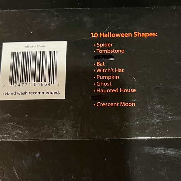 Halloween Bundle 10 Cookie Cutters 4 Wooden Decorations and 18 Fun Napkins NWT - Picture 5 of 8